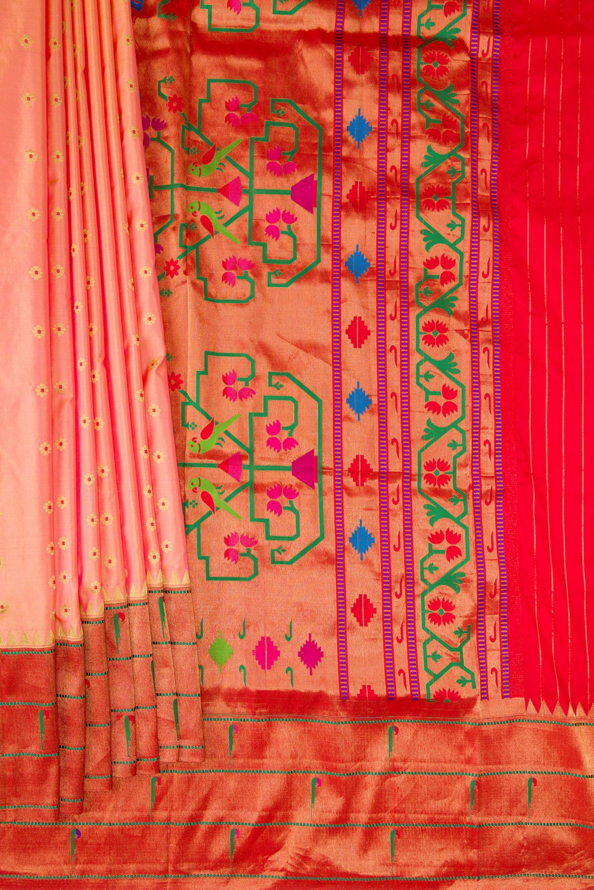 Pleats and pallu of Pure Silk Peach Dual Tone Paithani Saree with Zari Butta on the body and Paithani Border. 