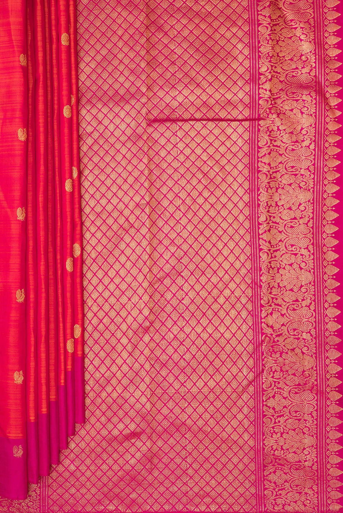 Pleats and pallu of Pure Silk Coral Dual Tone Kanjivaram Saree with Zari Butta on the body and Plain Border. 