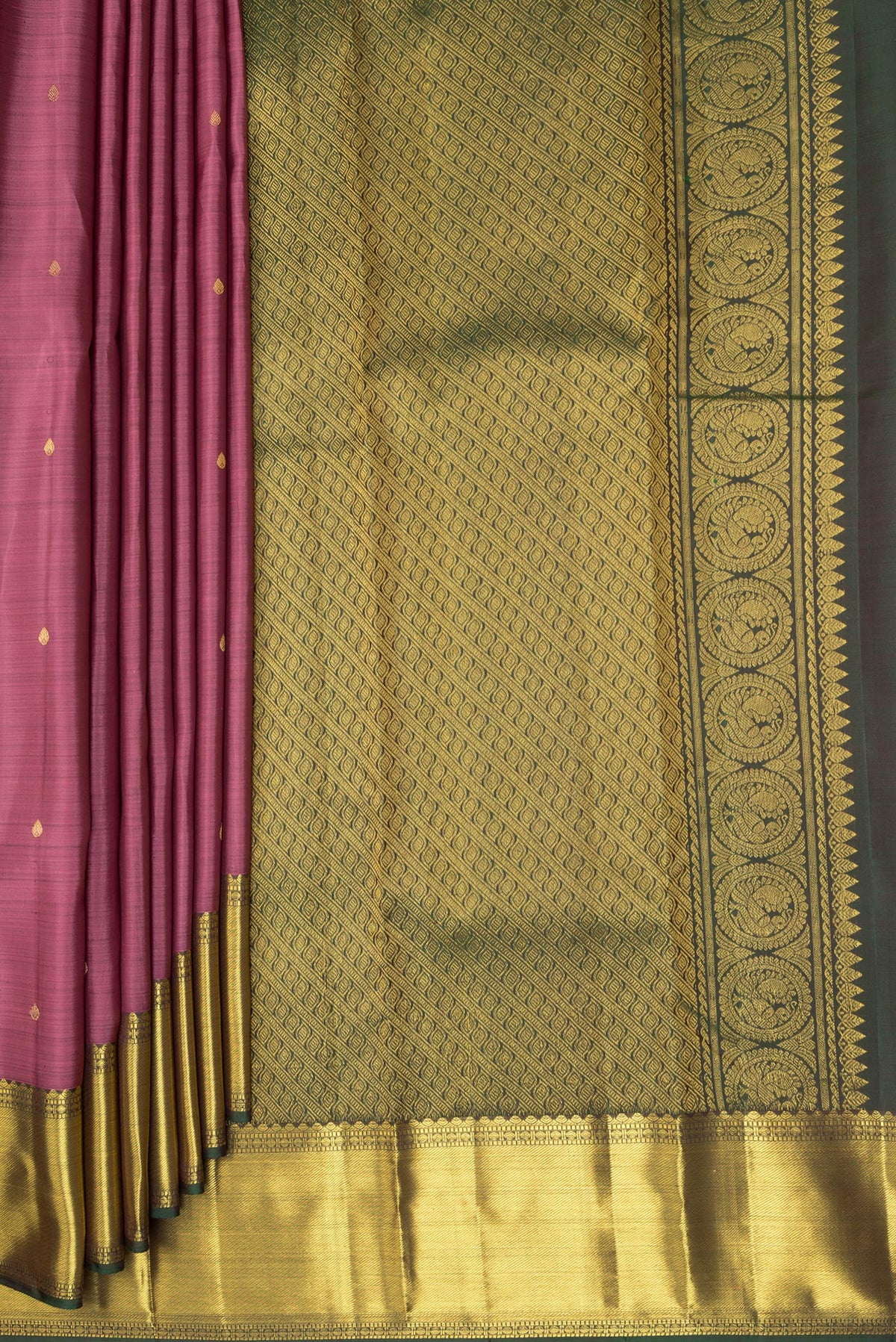 Pleats and pallu of Pure Silk Coral Kanjivaram Saree with Zari Butta on the body and Zari Border. 