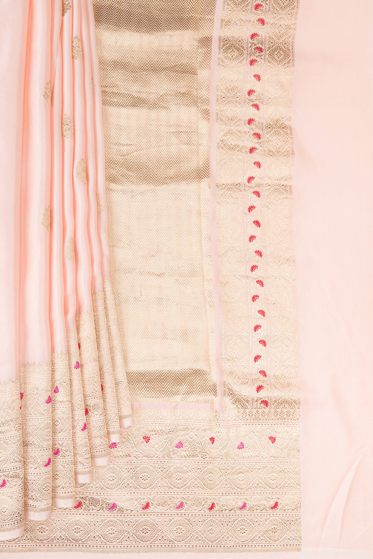 Pleats and pallu of Pure Silk Peach Dual Tone Banarasi Saree with Zari Butta on the body and Fancy Border. 