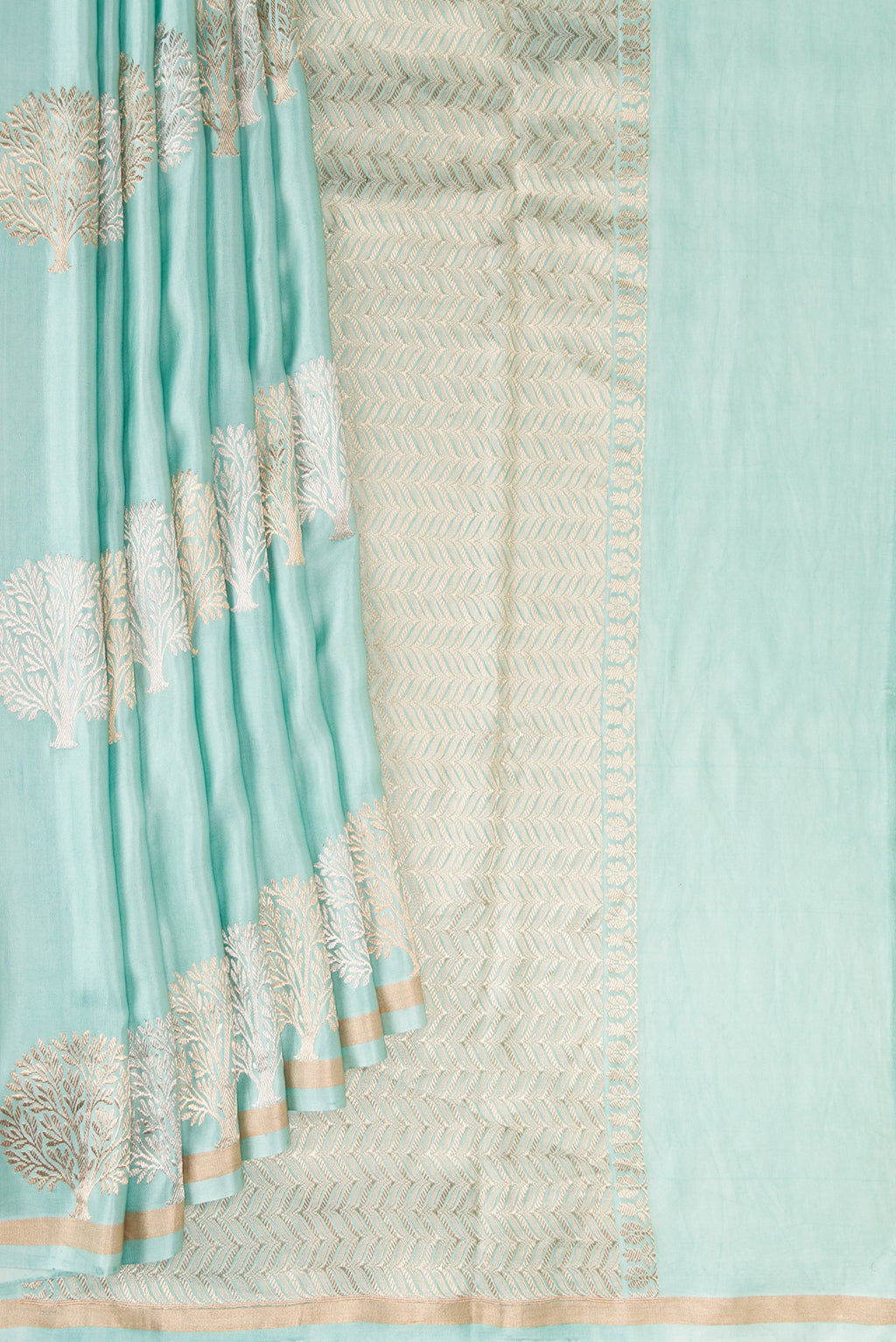 Pleats and pallu of Pure Silk Light Blue Dual Tone Banarasi Saree with Zari Butta on the body and Zari Border. 