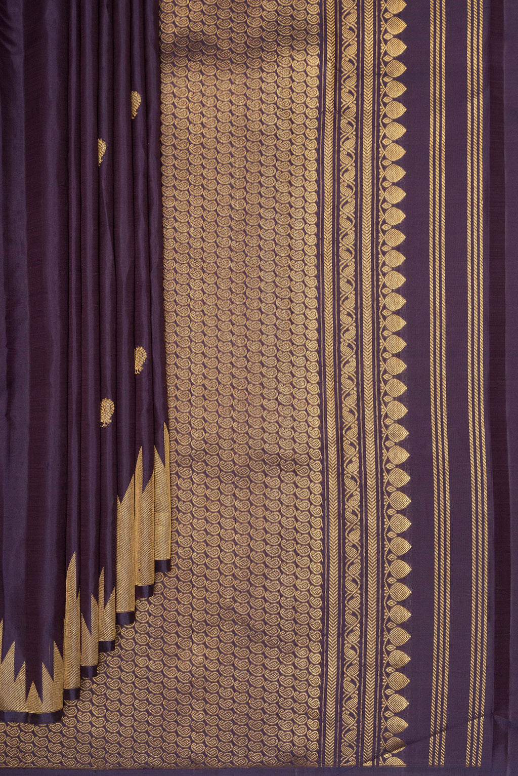 Pleats and pallu of Pure Silk Navy Blue Dual Tone Kanjivaram Saree with Zari Butta on the body and Temple Border. 