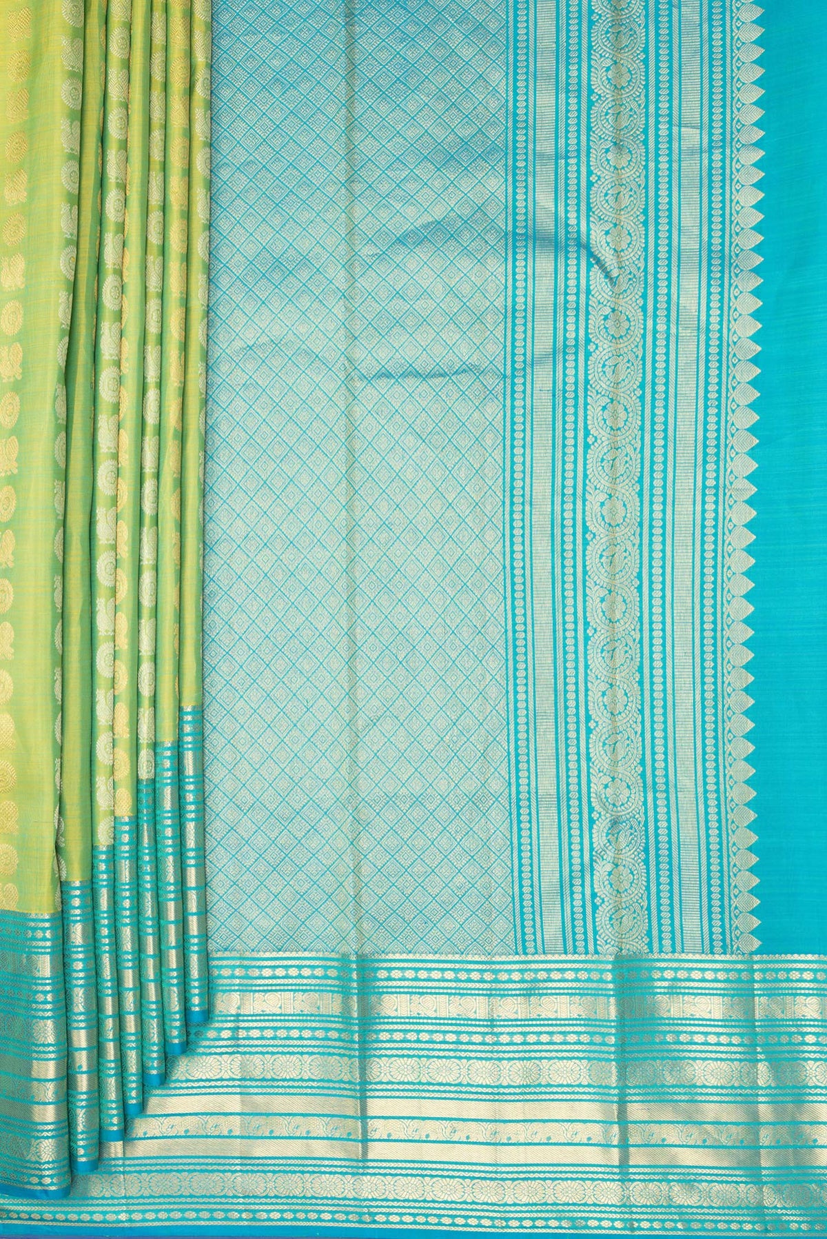 Pleats and pallu of Pure Silk Green Dual Tone Kanjivaram Saree with Zari Butta on the body and Zari Border. 