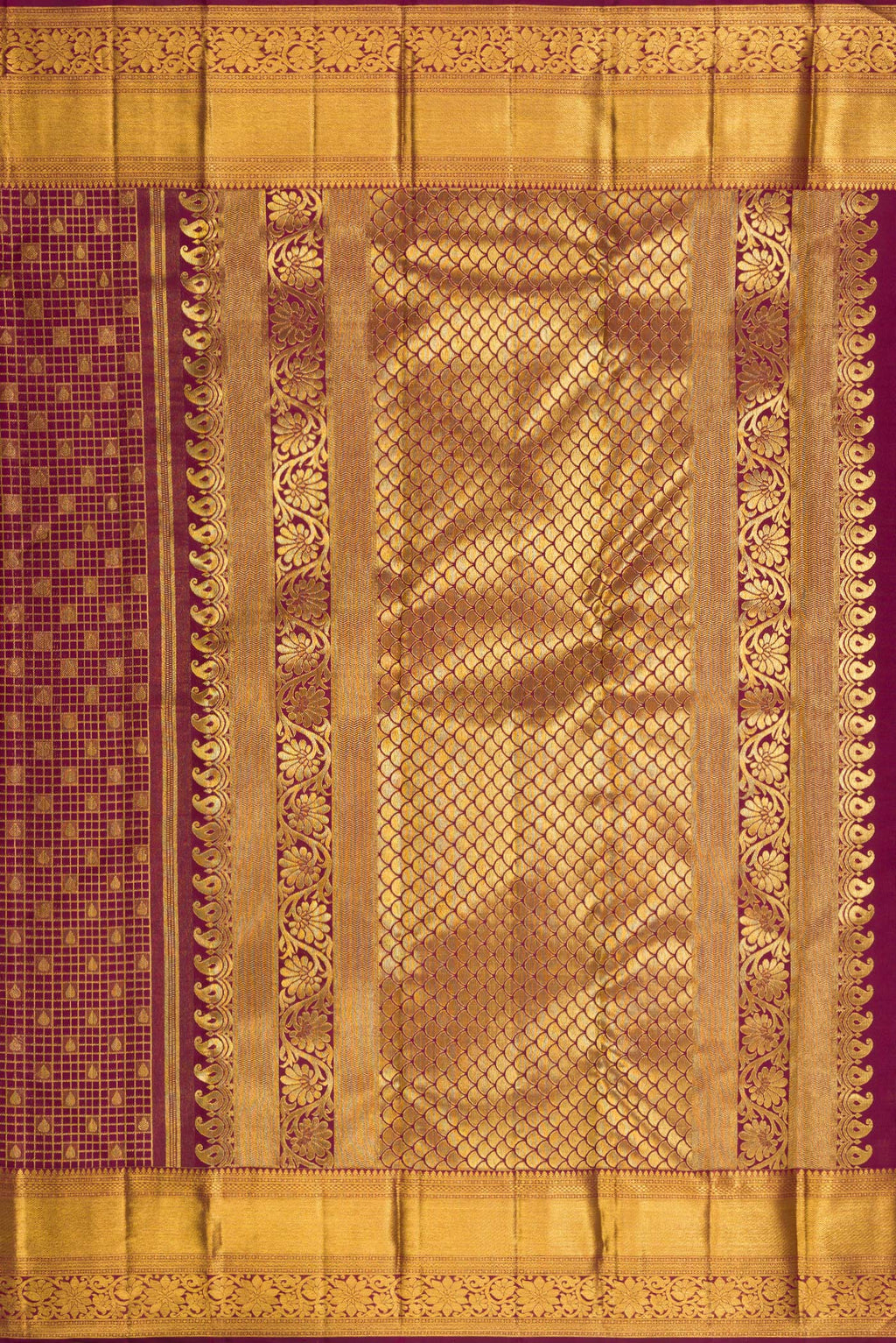 Close up image of the pallu of Pure Silk Maroon Dual Tone Kanchipuram Saree with Zari Brocade on the body and Zari Border. 