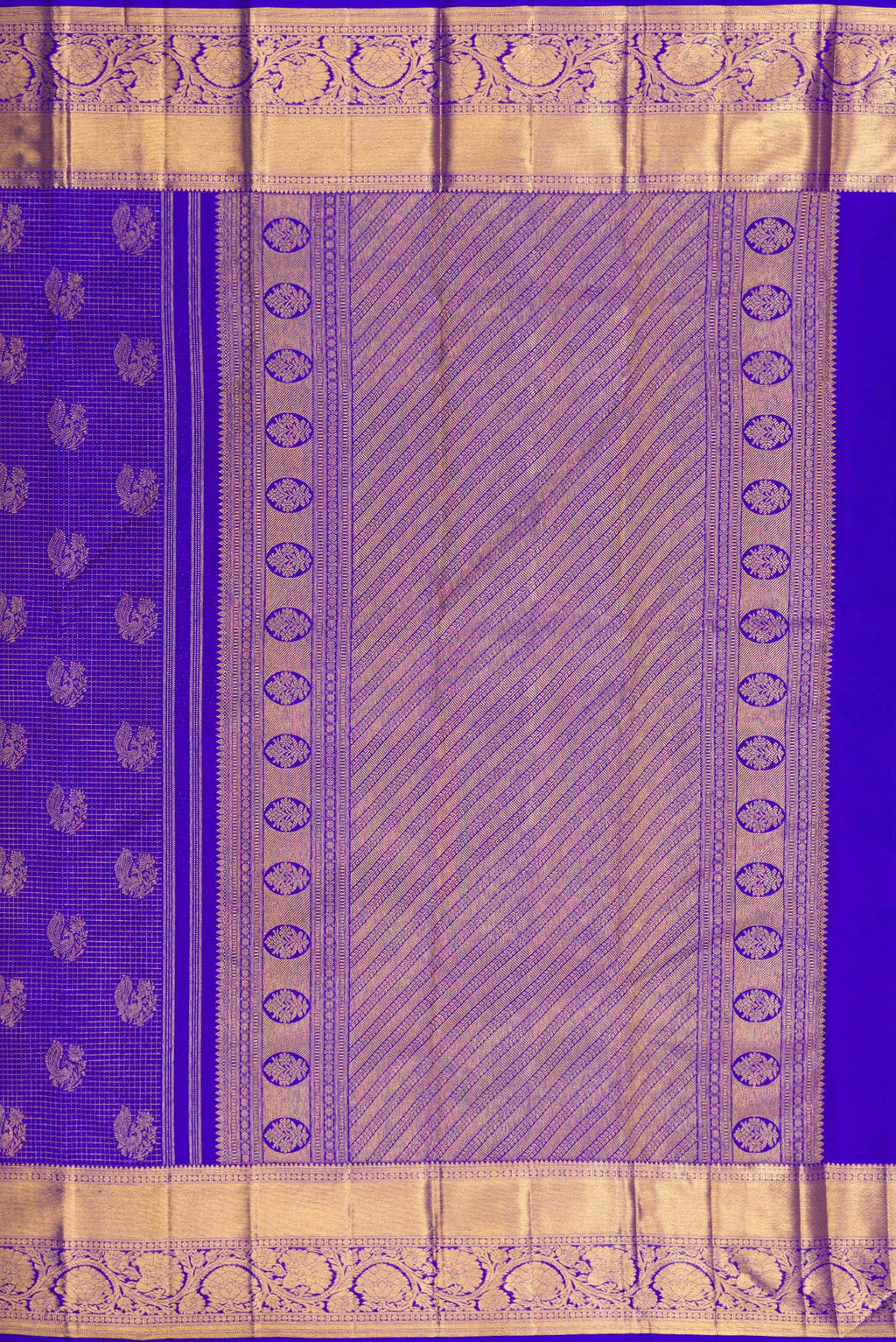 Close up image of the pallu of Pure Silk Royal Blue Dual Tone Kanchipuram Saree with Zari Brocade on the body and Zari Border. 