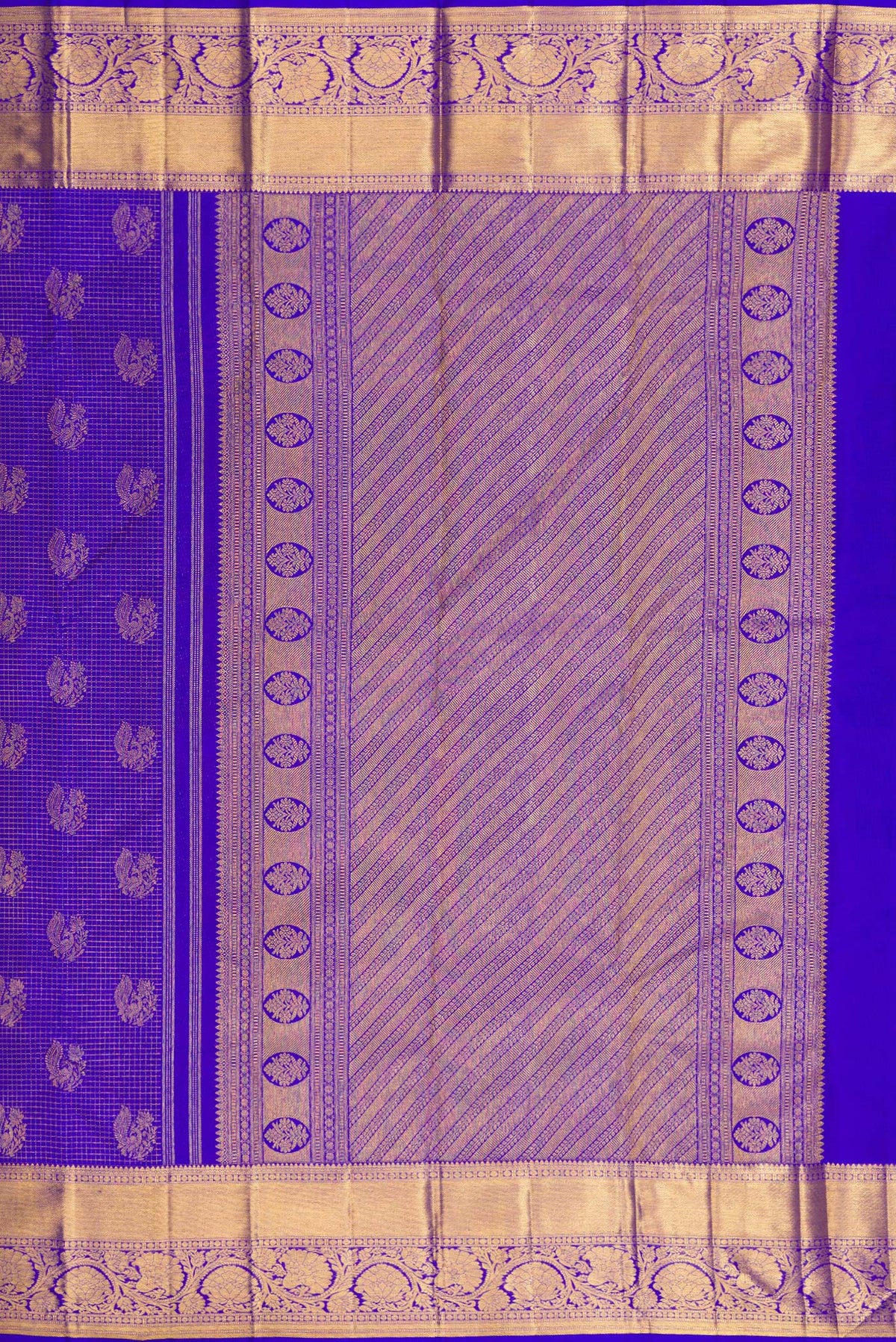 Close up image of the pallu of Pure Silk Royal Blue Dual Tone Kanchipuram Saree with Zari Brocade on the body and Zari Border. 