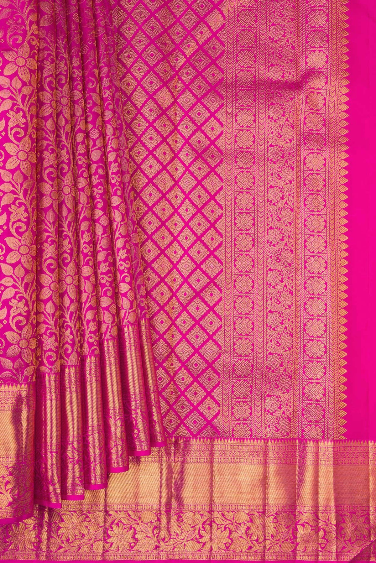 Pleats and pallu of Pure Silk Pink Kanchipuram Saree with Zari Brocade on the body and Zari Border. 
