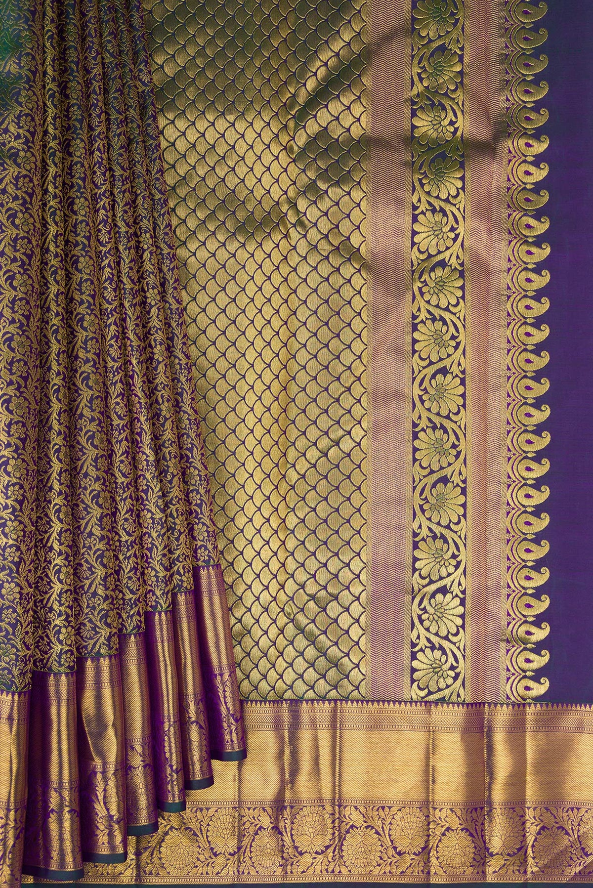 Pleats and pallu of Pure Silk Green with Violet Color Kanchipuram Saree with Zari Brocade on the body and Zari Border. 