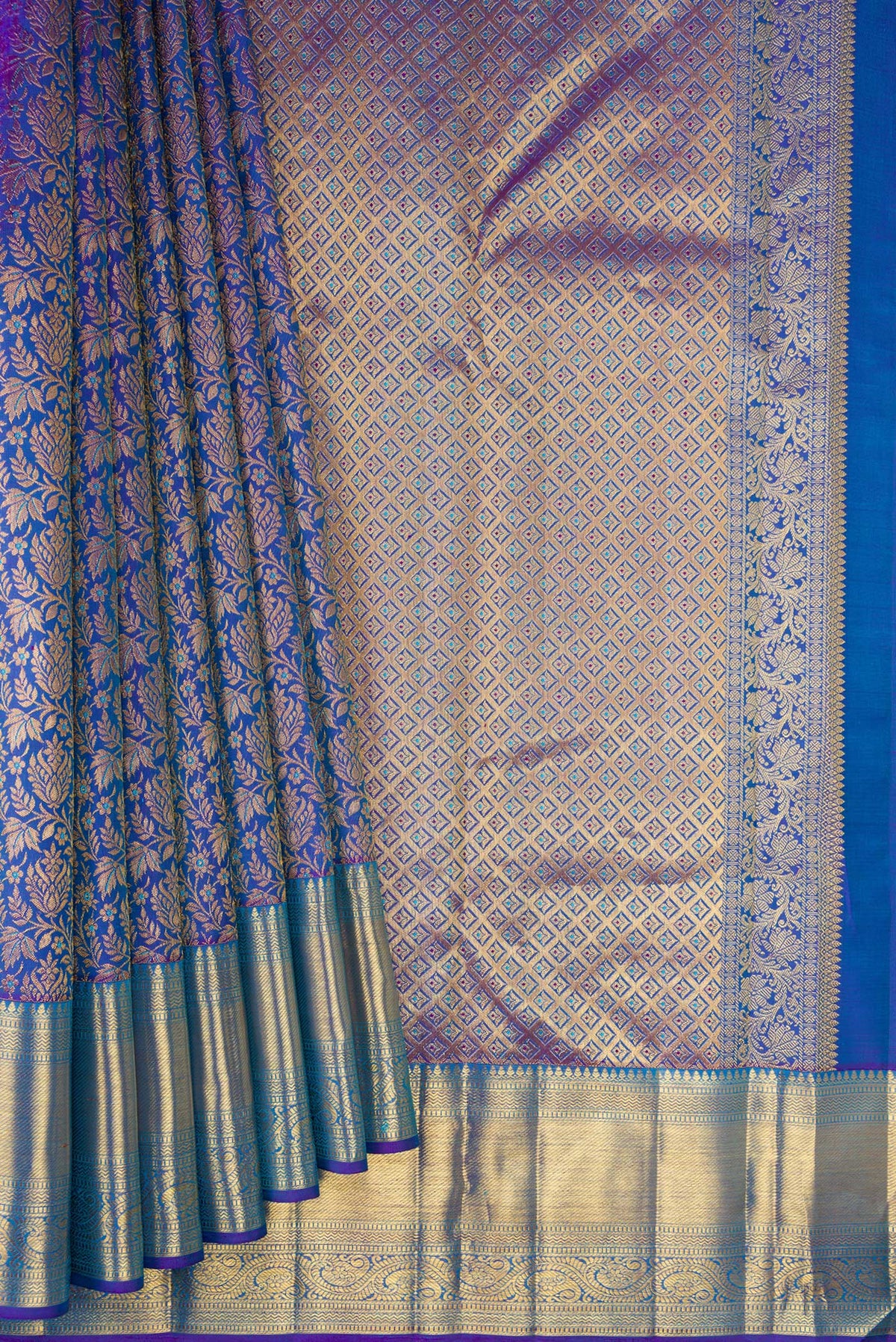 Pleats and pallu of Pure Silk Royal Blue Dual Tone Kanchipuram Saree with Zari Brocade on the body and Zari Border. 