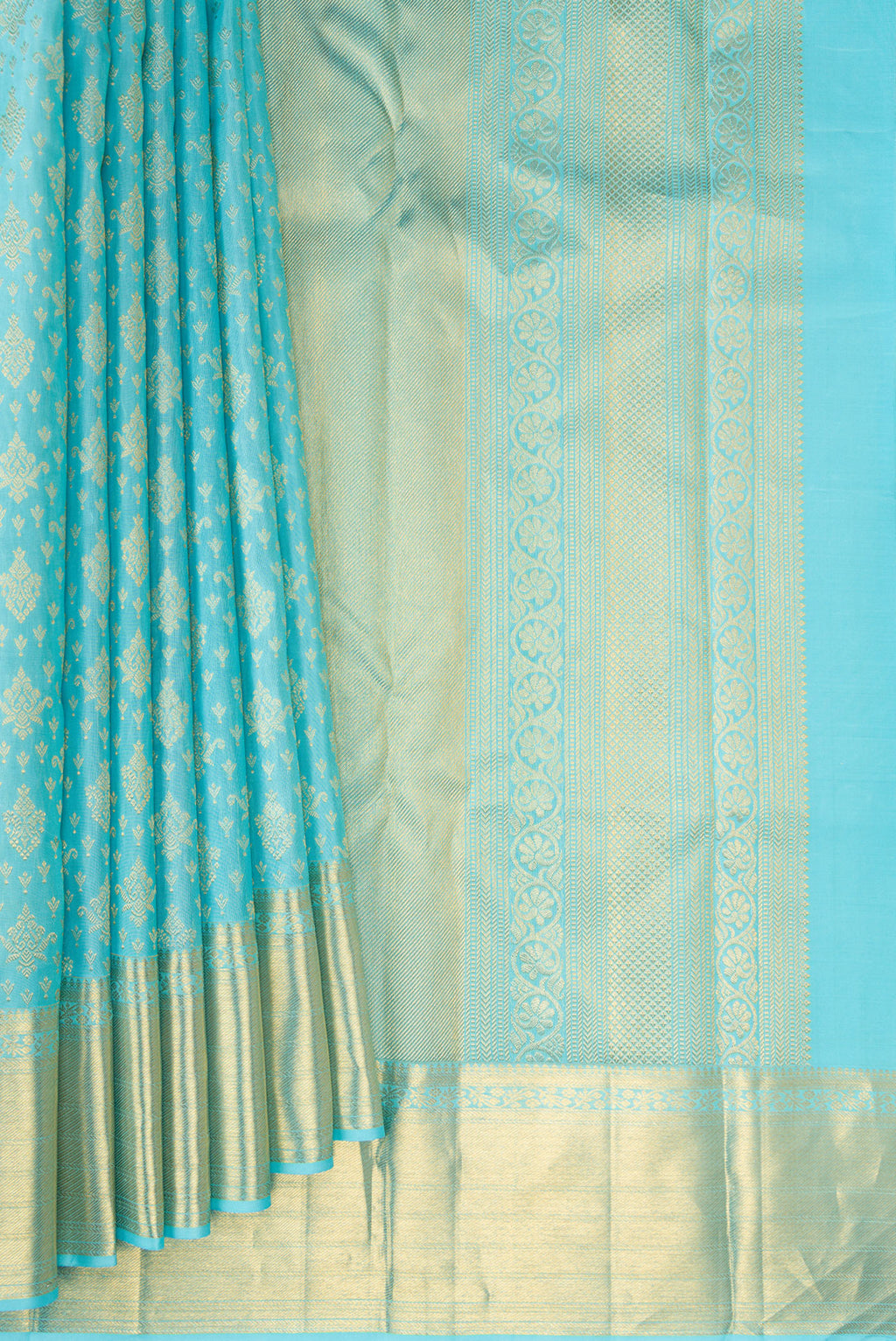 Pleats and pallu of Pure Silk Sky Blue Dual Tone Kanchipuram Saree with Zari Brocade on the body and Zari Border. 