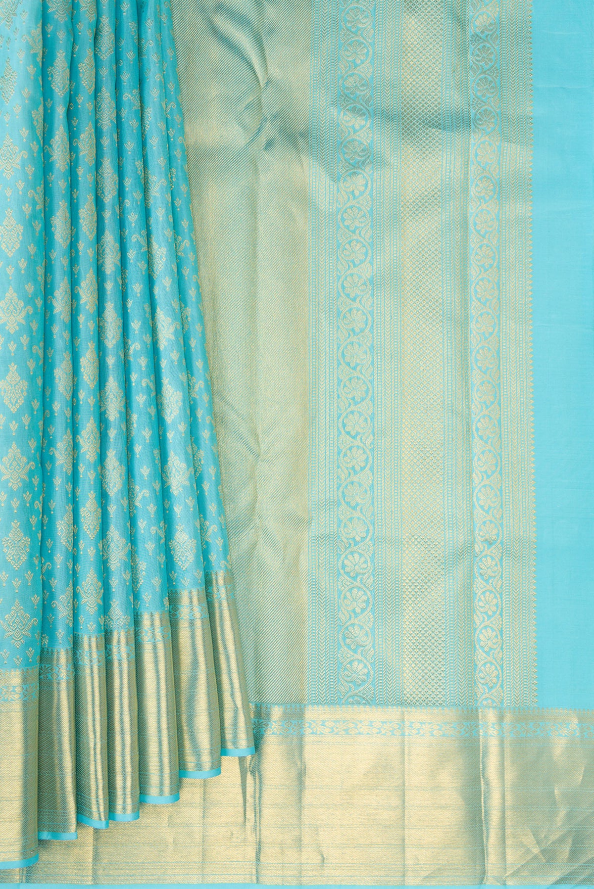 Pleats and pallu of Pure Silk Sky Blue Dual Tone Kanchipuram Saree with Zari Brocade on the body and Zari Border. 