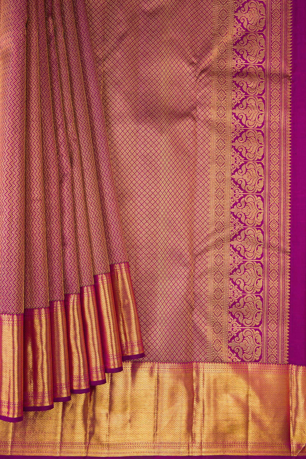 Pleats and pallu of Pure Silk Magenta Kanchipuram Saree with Zari Brocade on the body and Zari Border. 
