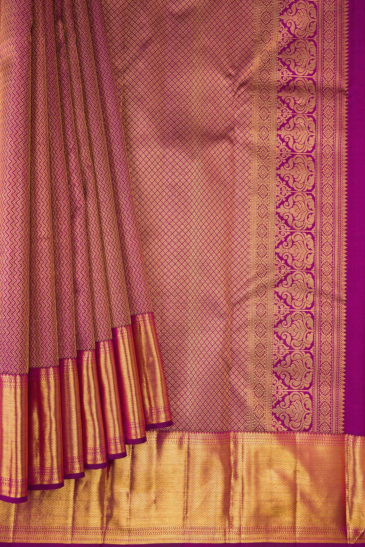 Pleats and pallu of Pure Silk Magenta Kanchipuram Saree with Zari Brocade on the body and Zari Border. 