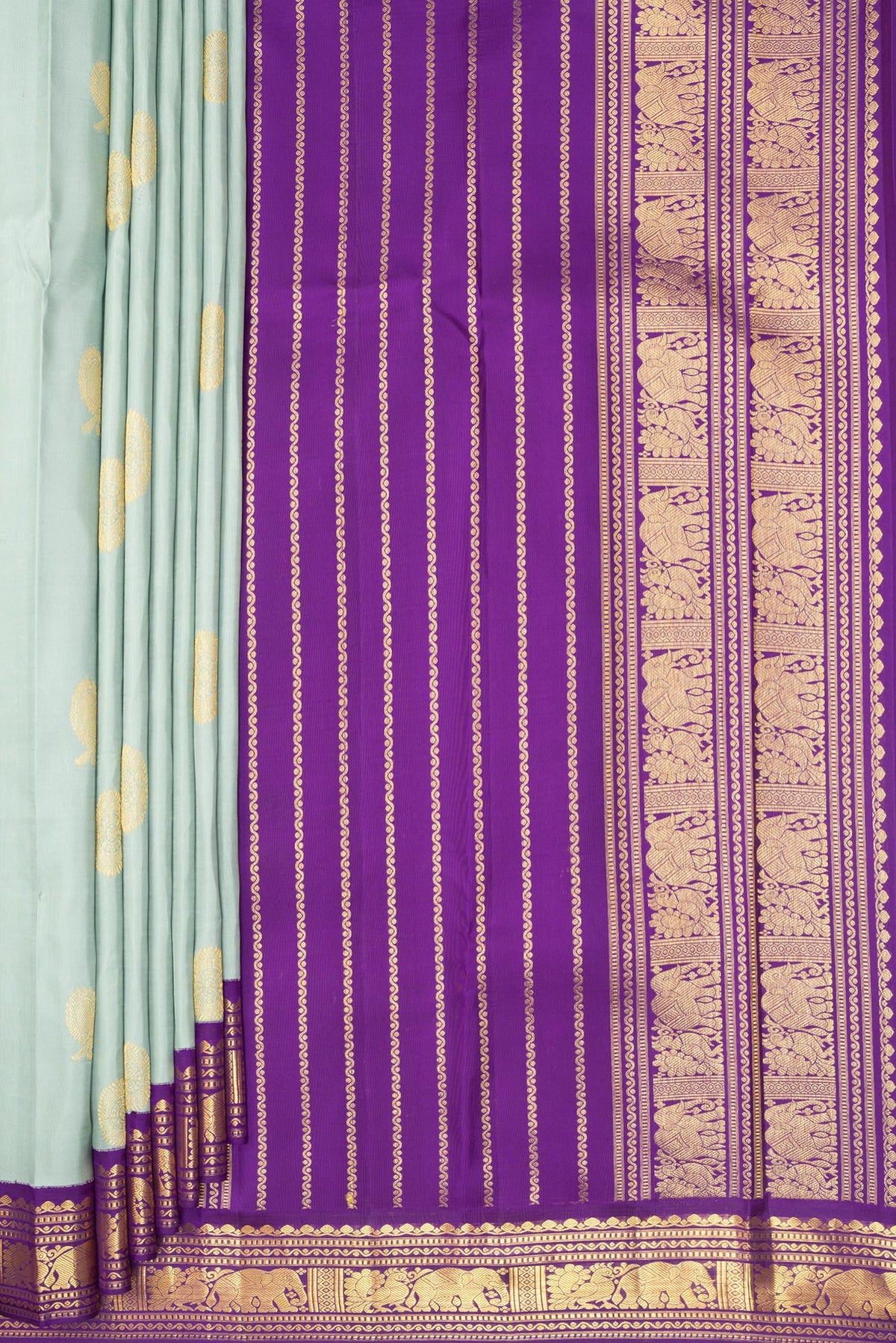 Pleats and pallu of Pure Silk Sea Green Kanchipuram Saree with Zari Butta on the body and Zari Border. 