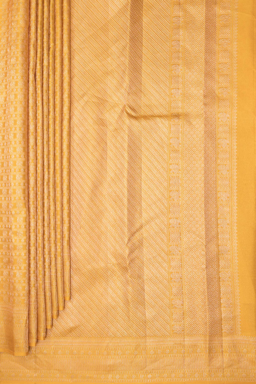 Pleats and pallu of Pure Silk Mustard Dual Tone Kanchipuram Saree with Zari Brocade on the body and Zari Border. 