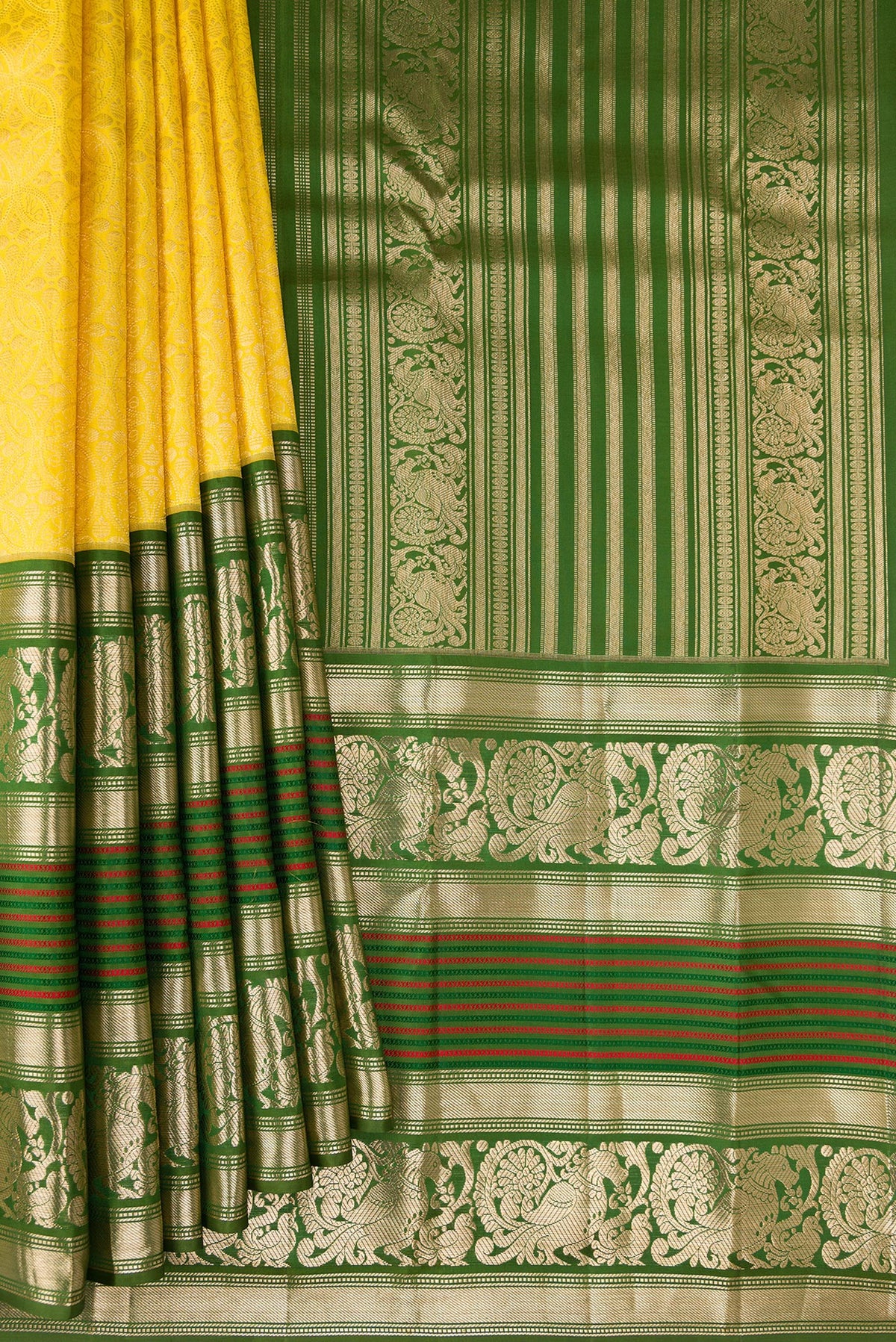 Pleats and pallu of Pure Silk Lemon Yellow Kanchipuram Saree with Zari Brocade on the body and Fancy Border. 