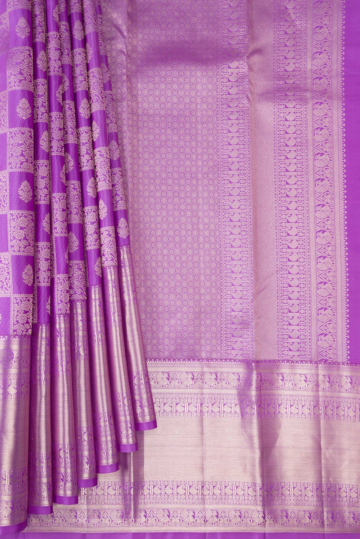 Pleats and pallu of Pure Silk Lavender Kanchipuram Saree with Zari Brocade on the body and Zari Border. 