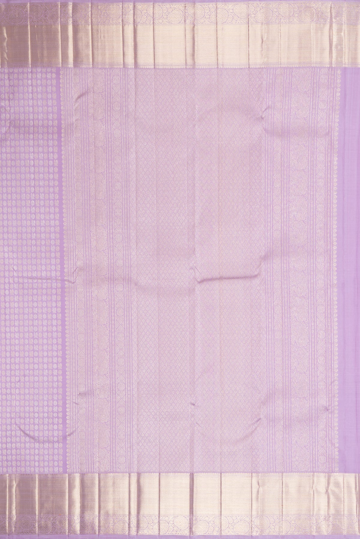 Close up image of the pallu of Pure Silk Lavender Kanchipuram Saree with Zari Brocade on the body and Zari Border. 