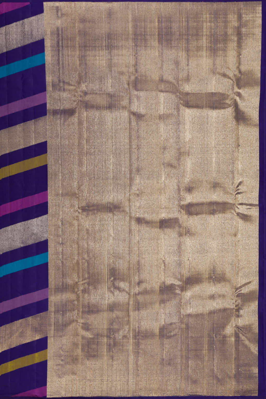 Close up image of the pallu of Pure Silk Navy Blue Dual Tone Kanchipuram Saree with Stripes on the body and Without Border. 