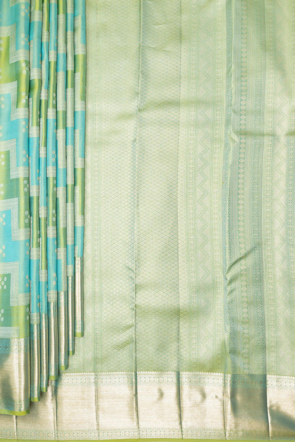 Pleats and pallu of Pure Silk Green and Turquoise Color Kanjivaram Saree with Zari Brocade on the body and Zari Border. 