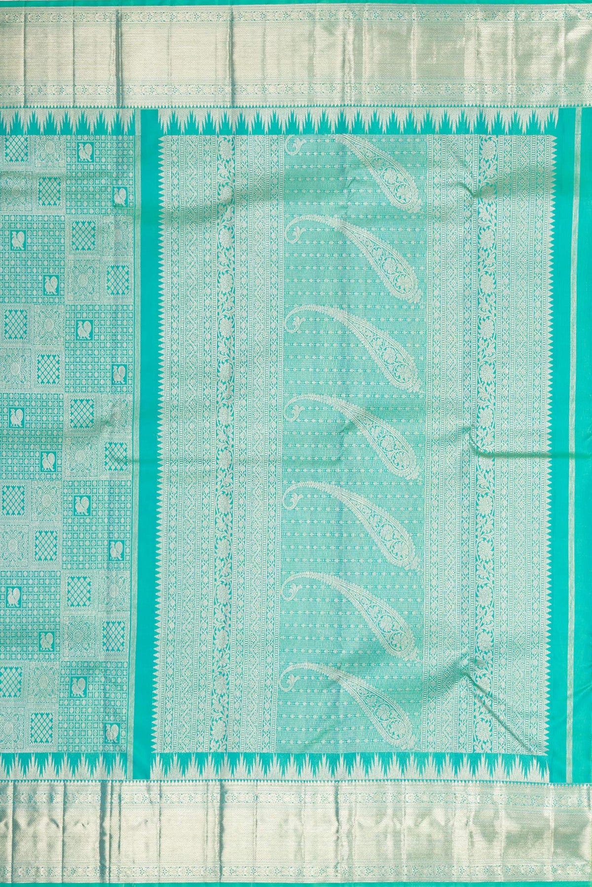Close up image of the pallu of Pure Silk Sea Green Dual Tone Kanjivaram Saree with Zari Brocade on the body and Zari Border. 