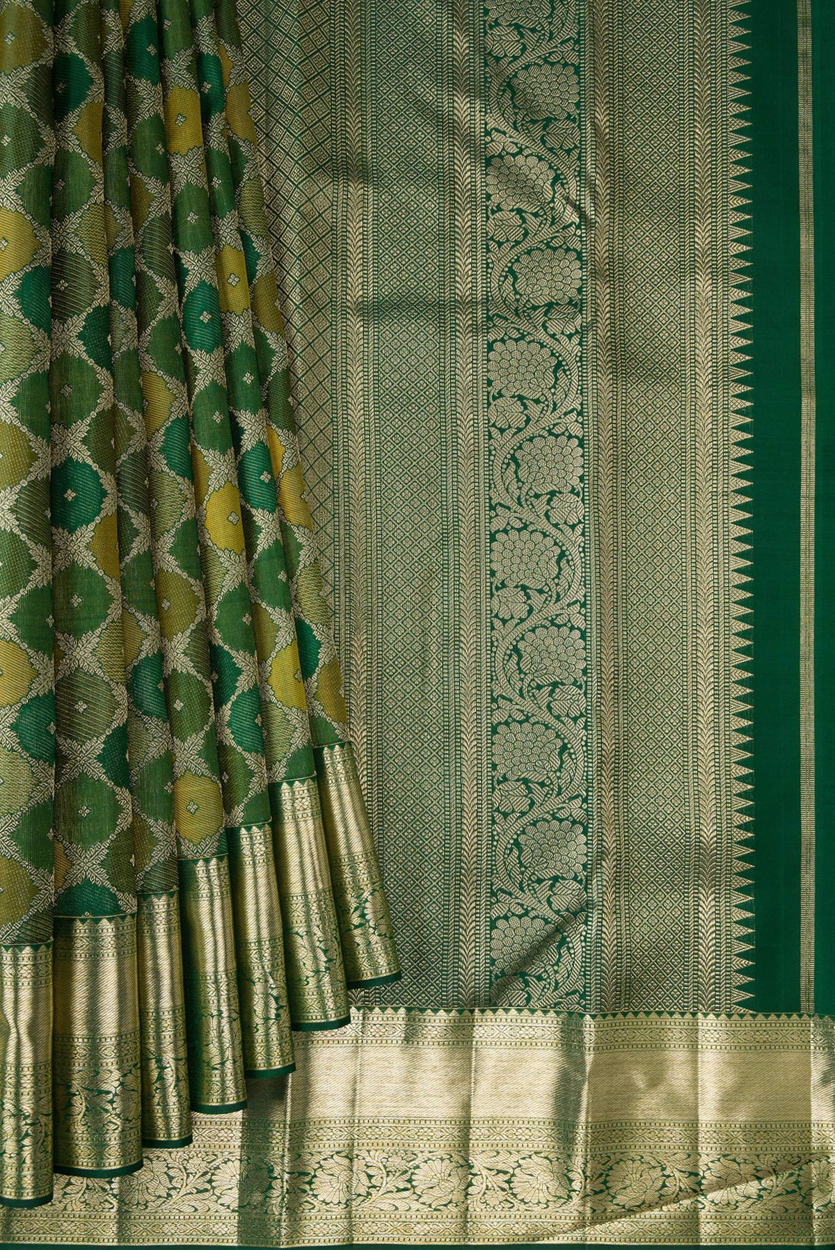 Pleats and pallu of Pure Silk Bottle Green Kanjivaram Saree with Zari Brocade on the body and Zari Border. 