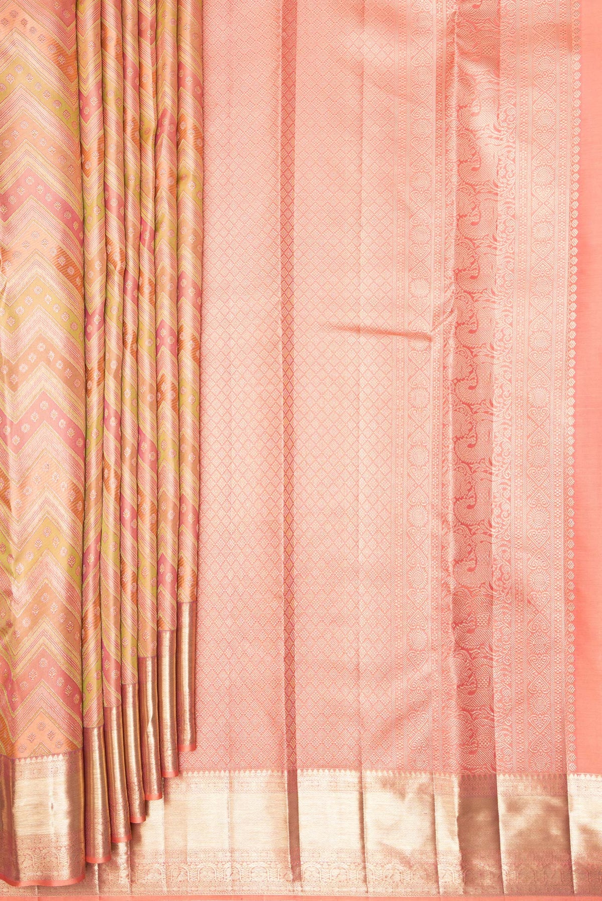 Pleats and pallu of Pure Silk Peach Dual Tone Kanjivaram Saree with Zari Brocade on the body and Zari Border. 