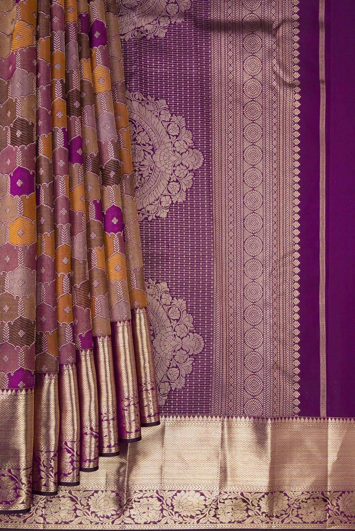 Pleats and pallu of Pure Silk Purple Dual Tone Kanjivaram Saree with Zari Brocade on the body and Zari Border. 