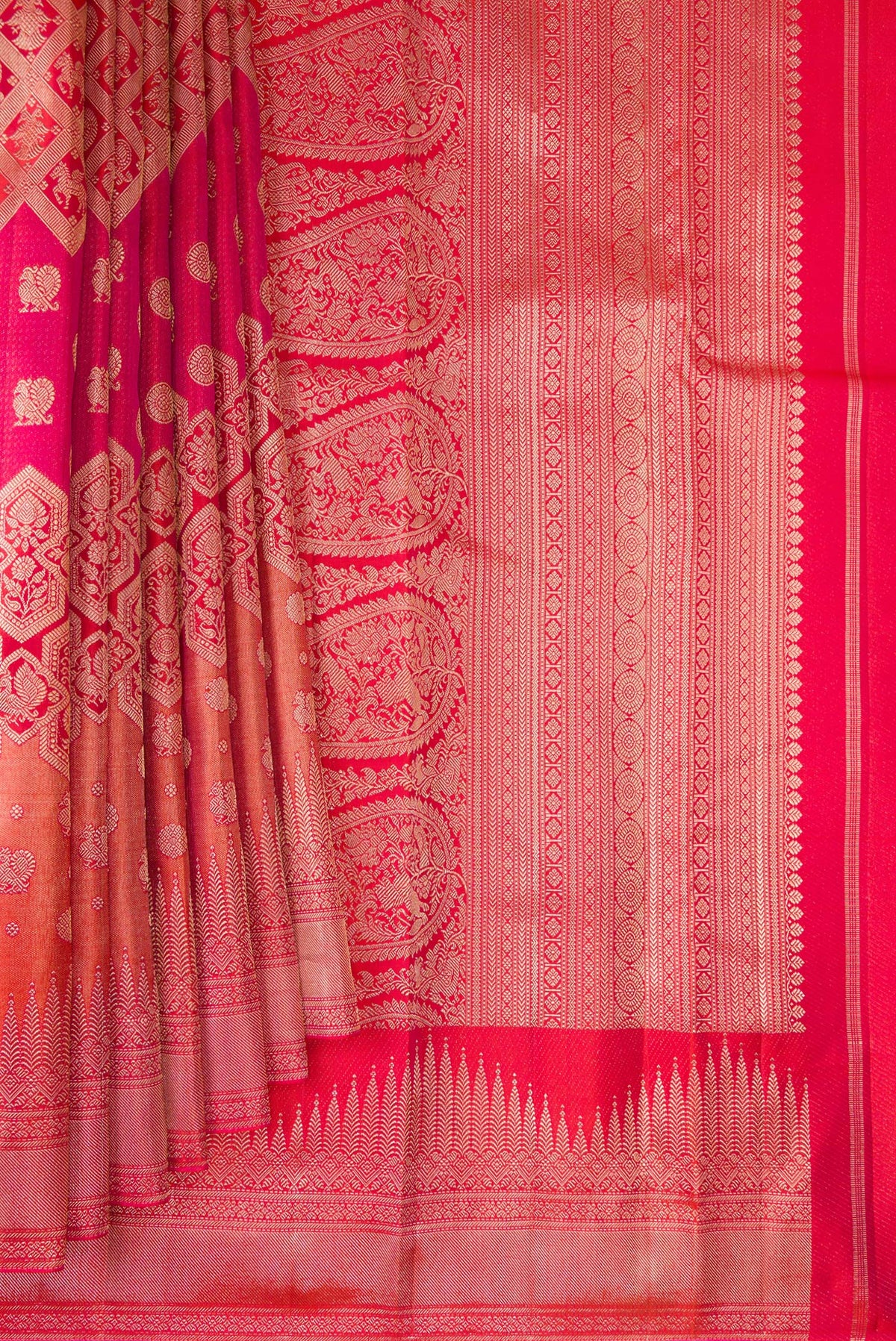 Pleats and pallu of Pure Silk Pink and Orange Color Kanjivaram Saree with Zari Brocade on the body and Fancy Border. 