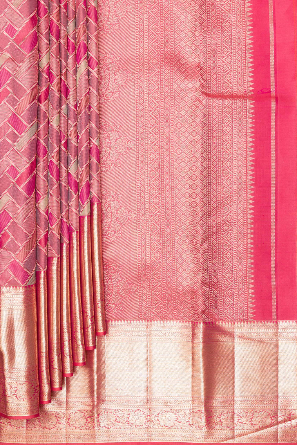 Pleats and pallu of Pure Silk Coral Dual Tone Kanjivaram Saree with Zari Brocade on the body and Zari Border. 