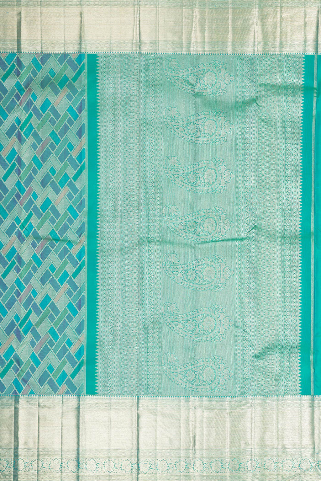 Close up image of the pallu of Pure Silk Sea Green Dual Tone Kanjivaram Saree with Zari Brocade on the body and Fancy Border. 