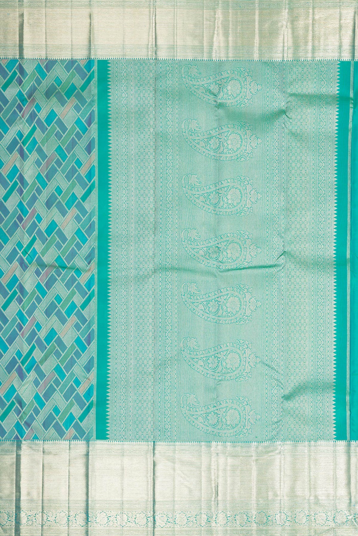 Close up image of the pallu of Pure Silk Sea Green Dual Tone Kanjivaram Saree with Zari Brocade on the body and Fancy Border. 