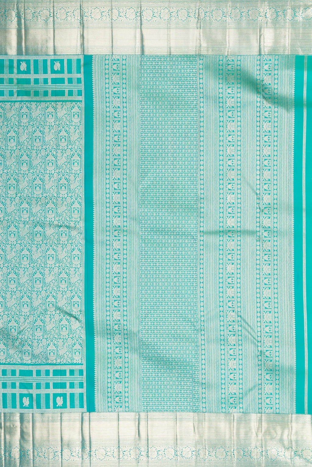 Close up image of the pallu of Pure Silk Sea Green Dual Tone Kanjivaram Saree with Zari Brocade on the body and Fancy Border. 