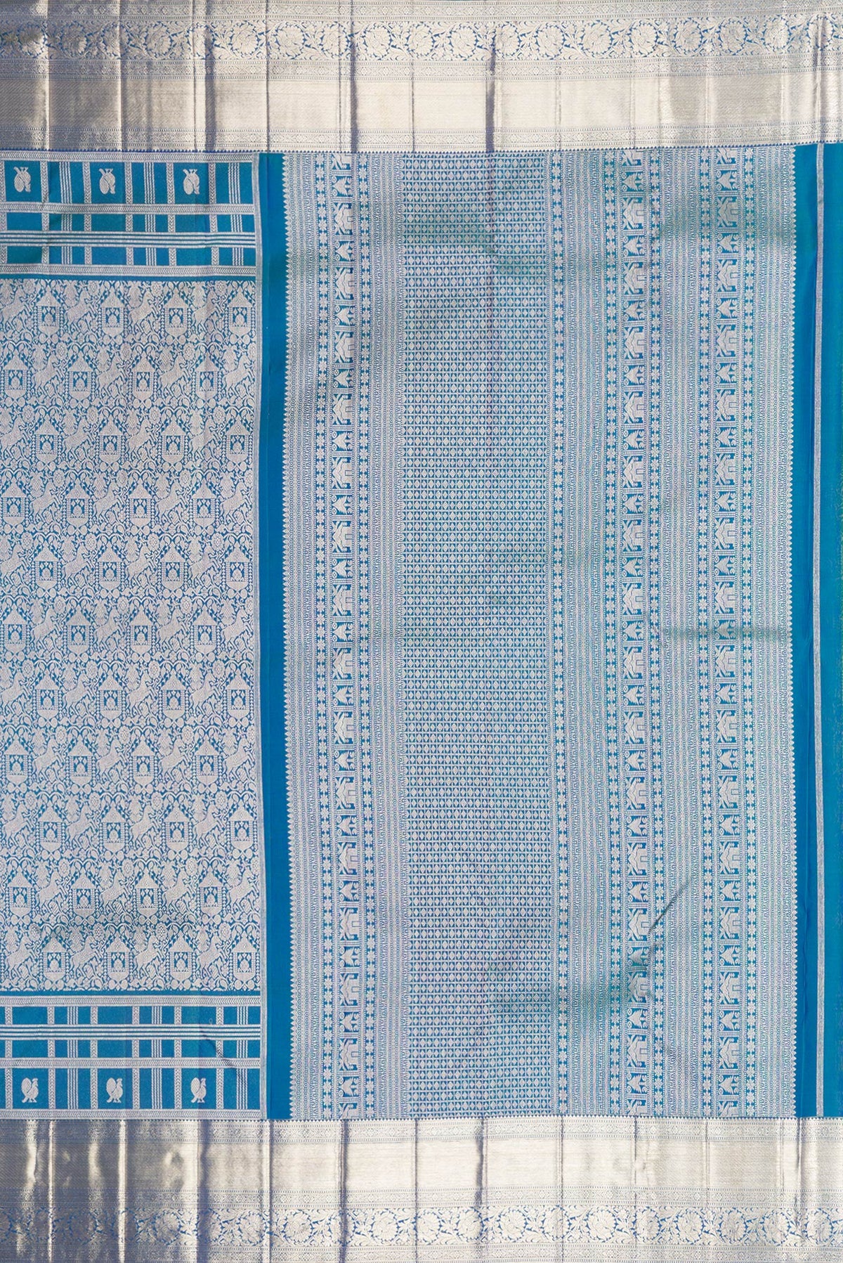 Close up image of the pallu of Pure Silk Peacock Blue Dual Tone Kanjivaram Saree with Zari Brocade on the body and Zari Border. 