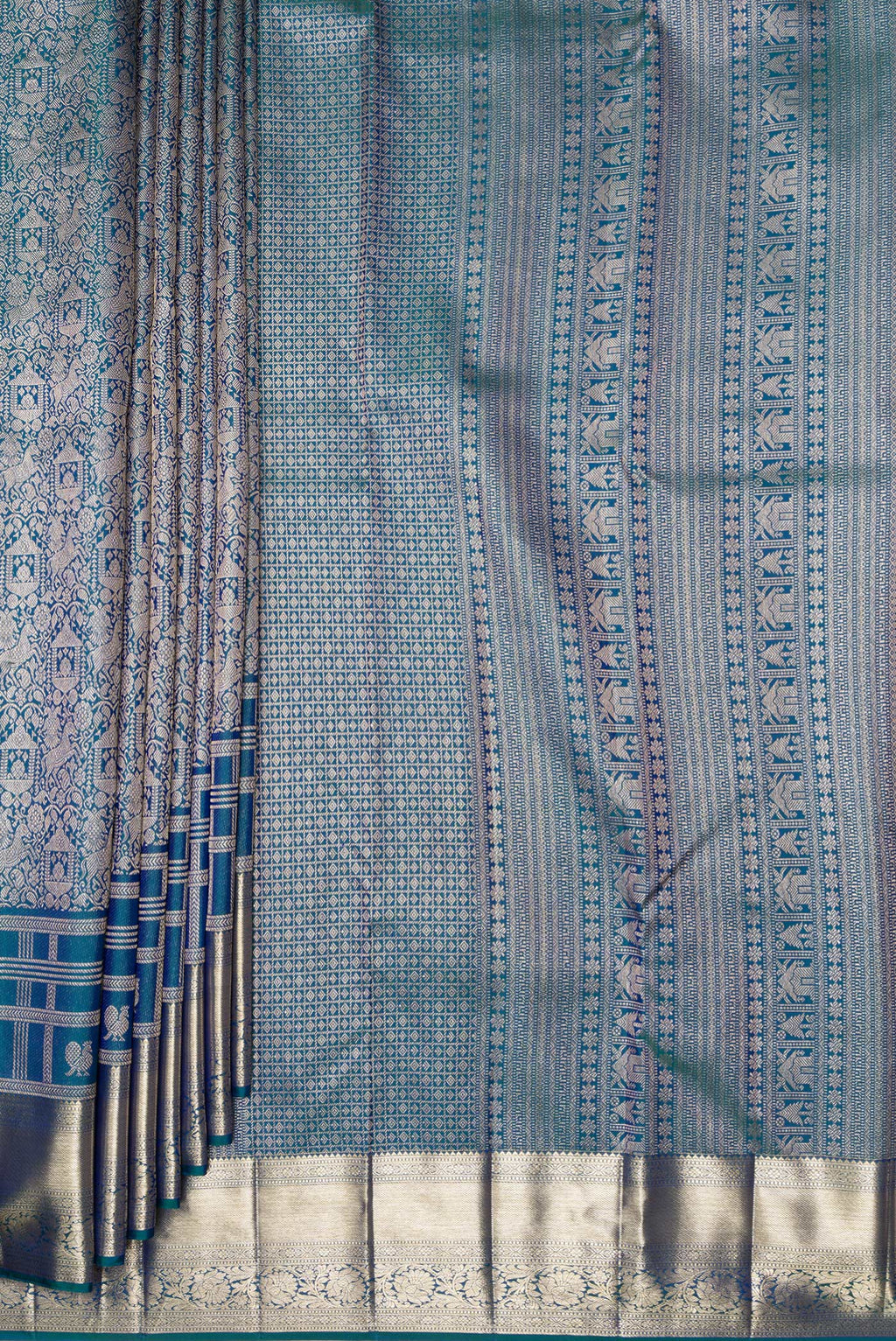 Pleats and pallu of Pure Silk Peacock Blue Dual Tone Kanjivaram Saree with Zari Brocade on the body and Zari Border. 