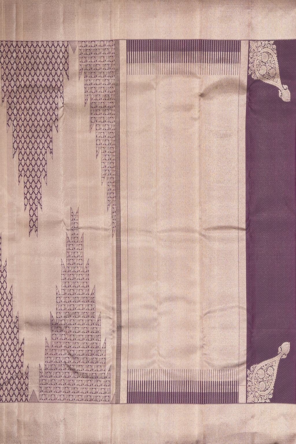 Close up image of the pallu of Pure Silk Coffee Brown Dual Tone Kanchipuram Saree with Zari Brocade on the body and Zari Border. 