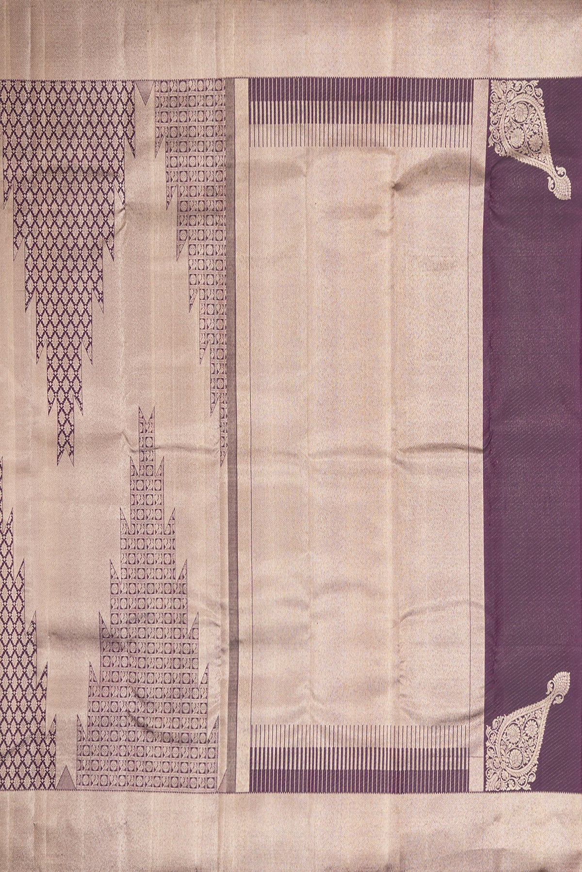 Close up image of the pallu of Pure Silk Coffee Brown Dual Tone Kanchipuram Saree with Zari Brocade on the body and Zari Border. 