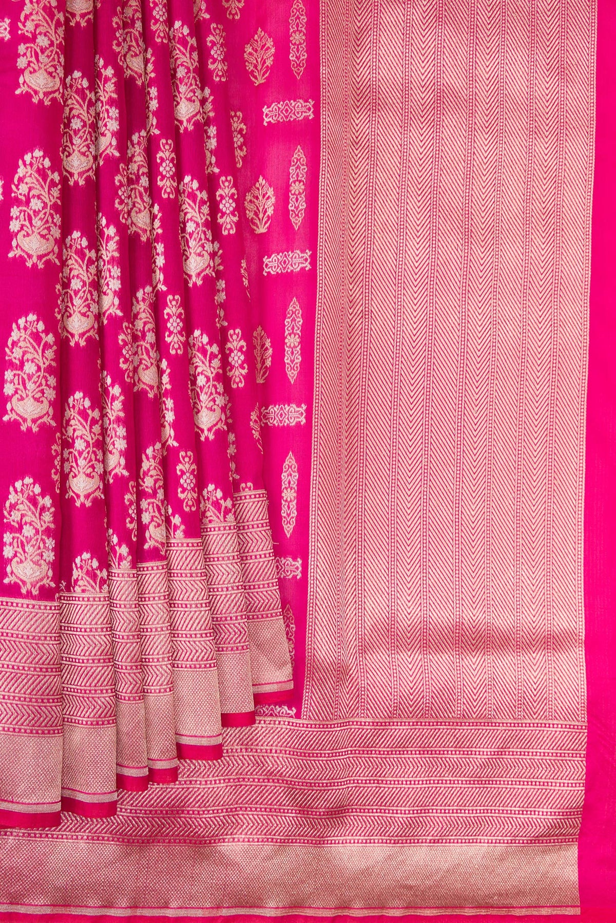 Pleats and pallu of Pure Silk Pink Banarasi Saree with Zari Brocade on the body and Zari Border. 