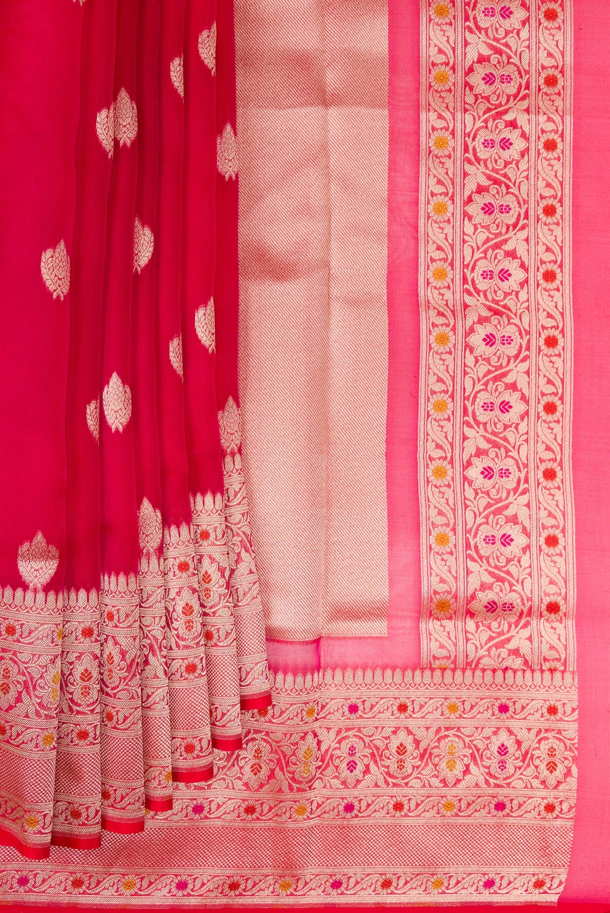 Pleats and pallu of Pure Silk Dark Mauve Dual Tone Raw Saree with Zari Butta on the body and Zari Border. 
