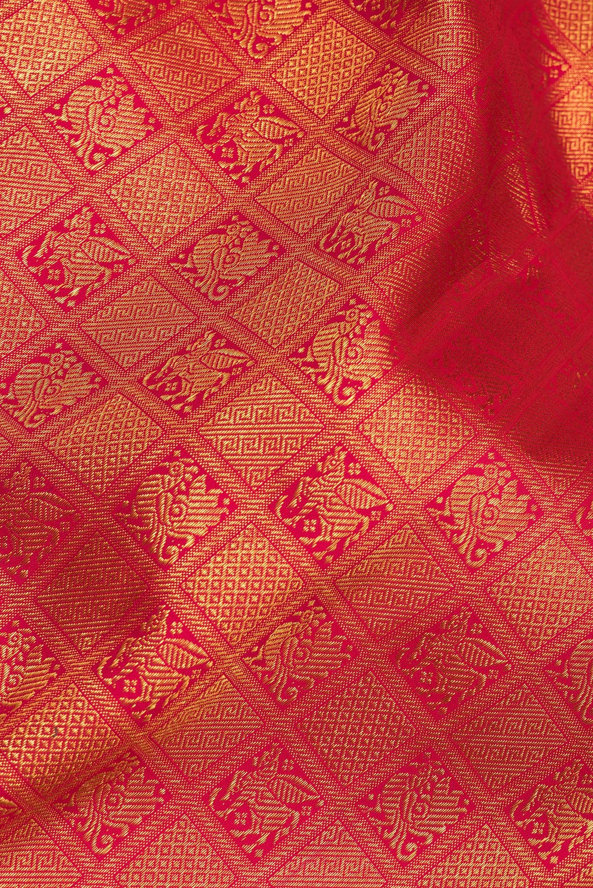 Close up of Pure Silk Dark Pink Dual Tone Kanjivaram Saree with Zari Brocade on the body and Zari Border.  displaying folds