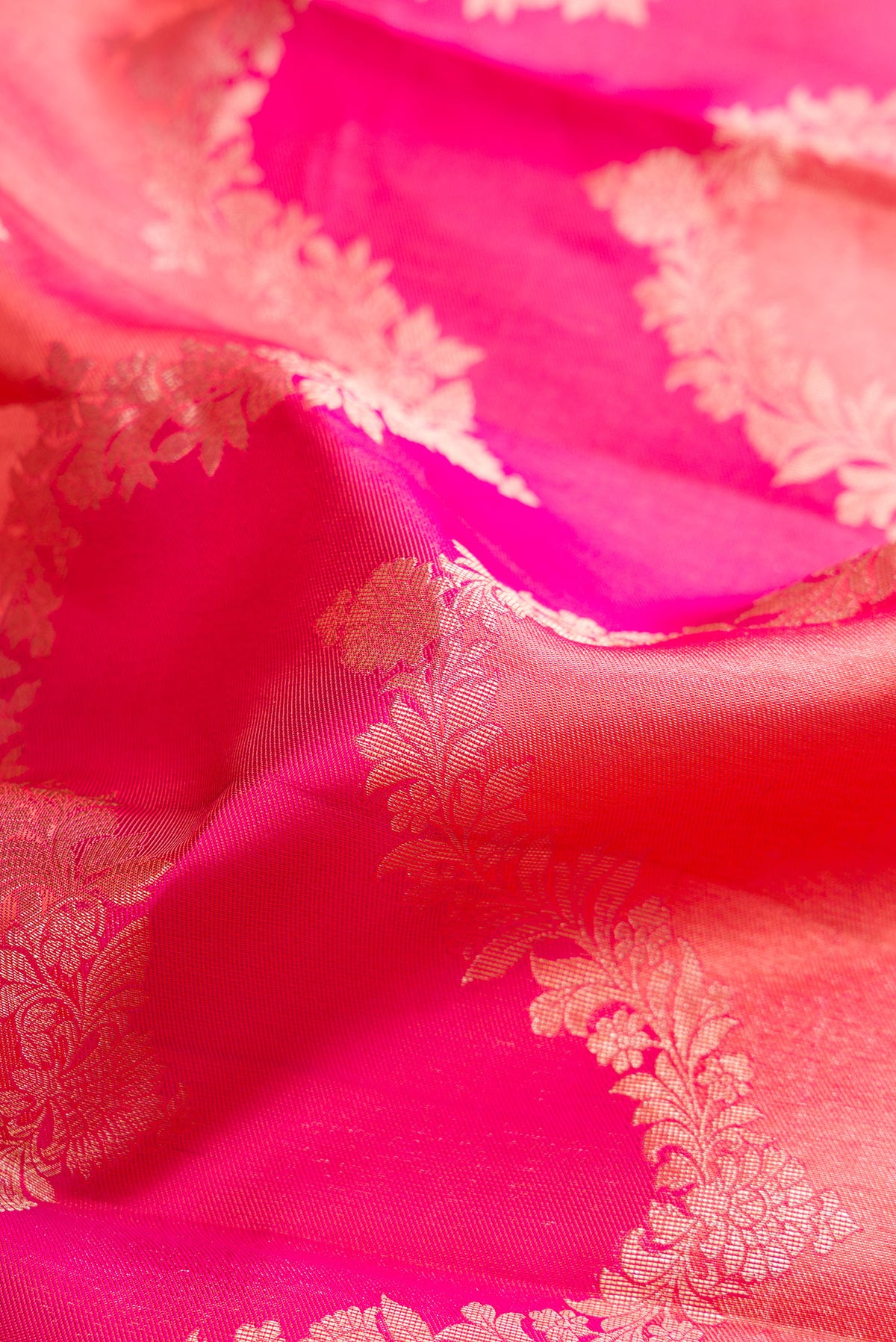 Close up of Pure Silk Pink Dual Tone Kanjivaram Saree with Zari Brocade on the body and Fancy Border.  displaying folds