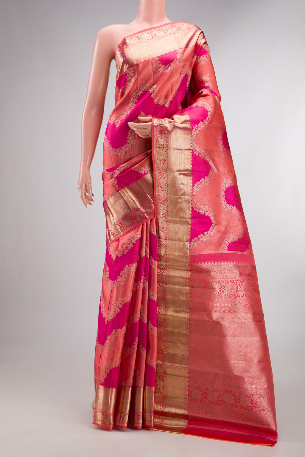 Pure Silk Pink Dual Tone Kanjivaram Saree with Zari Brocade on the body and Fancy Border.  displayed on a mannequin