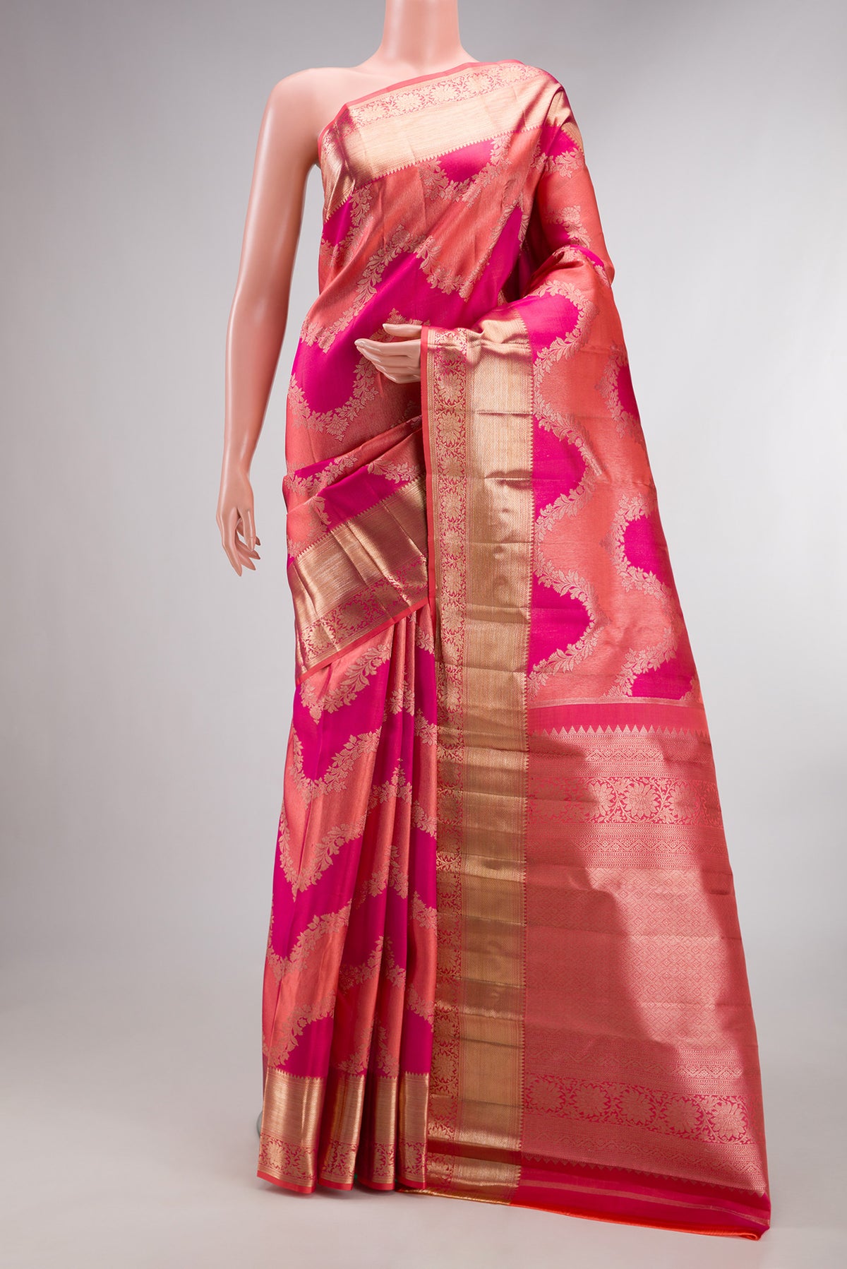 Pure Silk Pink Dual Tone Kanjivaram Saree with Zari Brocade on the body and Fancy Border.  displayed on a mannequin