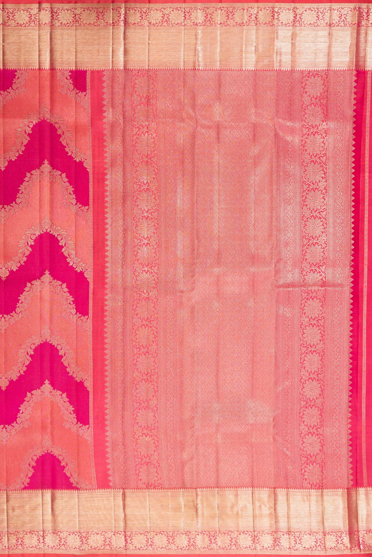 Close up image of the pallu of Pure Silk Pink Dual Tone Kanjivaram Saree with Zari Brocade on the body and Fancy Border. 