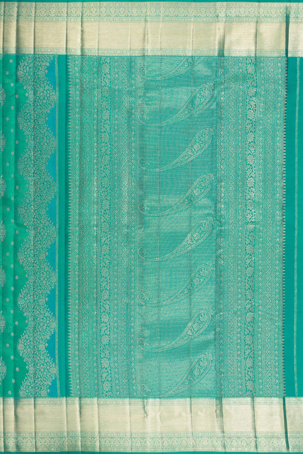 Close up image of the pallu of Pure Silk Sea Green Dual Tone Kanjivaram Saree with Zari Brocade on the body and Zari Border. 
