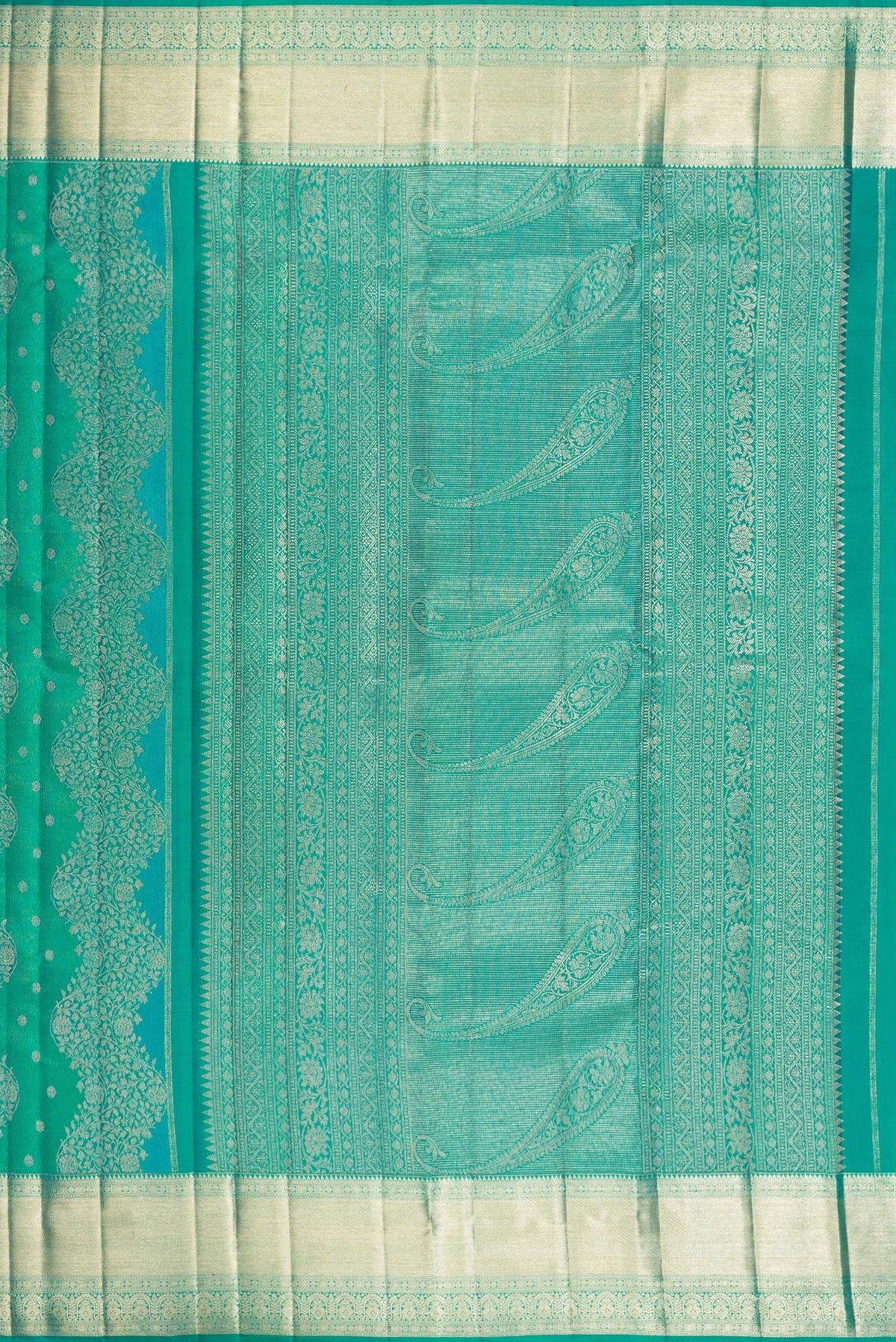 Close up image of the pallu of Pure Silk Sea Green Dual Tone Kanjivaram Saree with Zari Brocade on the body and Zari Border. 