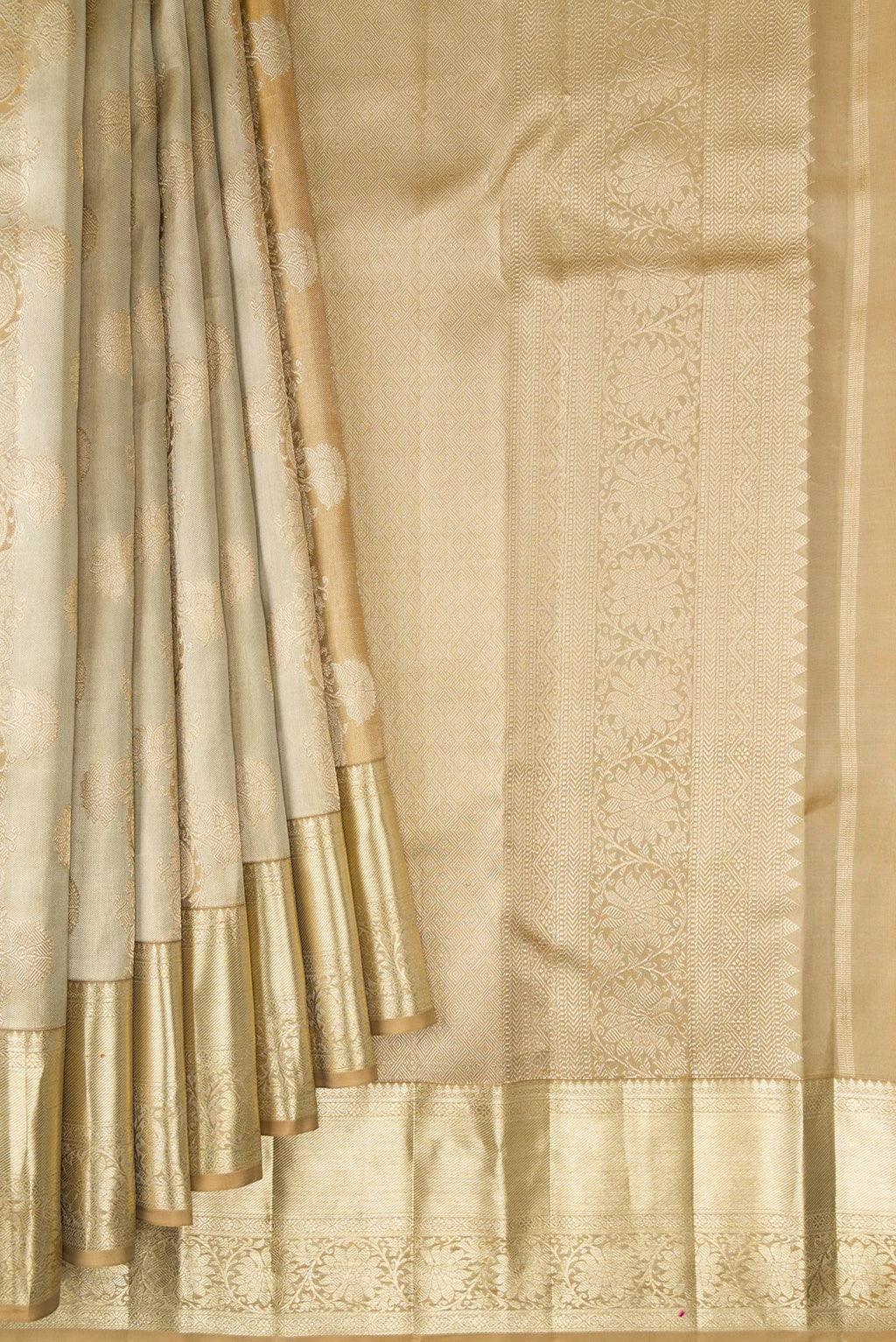 Pleats and pallu of Pure Silk Dark Beige Dual Tone Kanjivaram Saree with Zari Brocade on the body and Zari Border. 