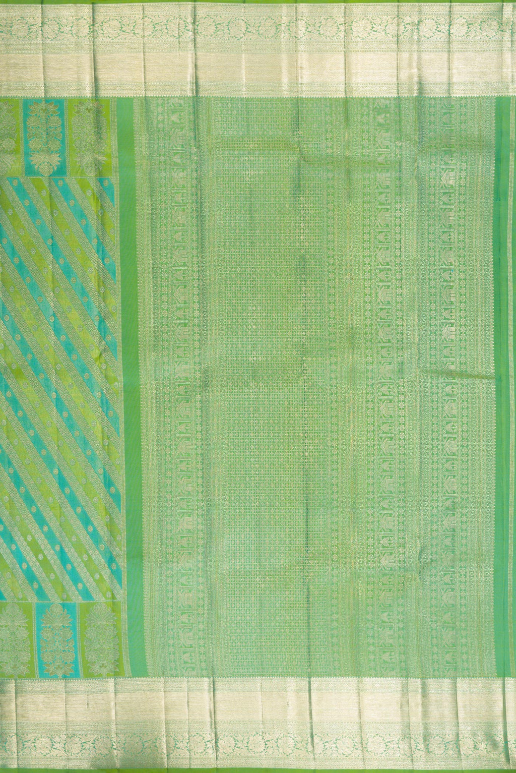 Close up image of the pallu of Pure Silk Green Dual Tone Kanjivaram Saree with Zari Brocade on the body and Zari Border. 