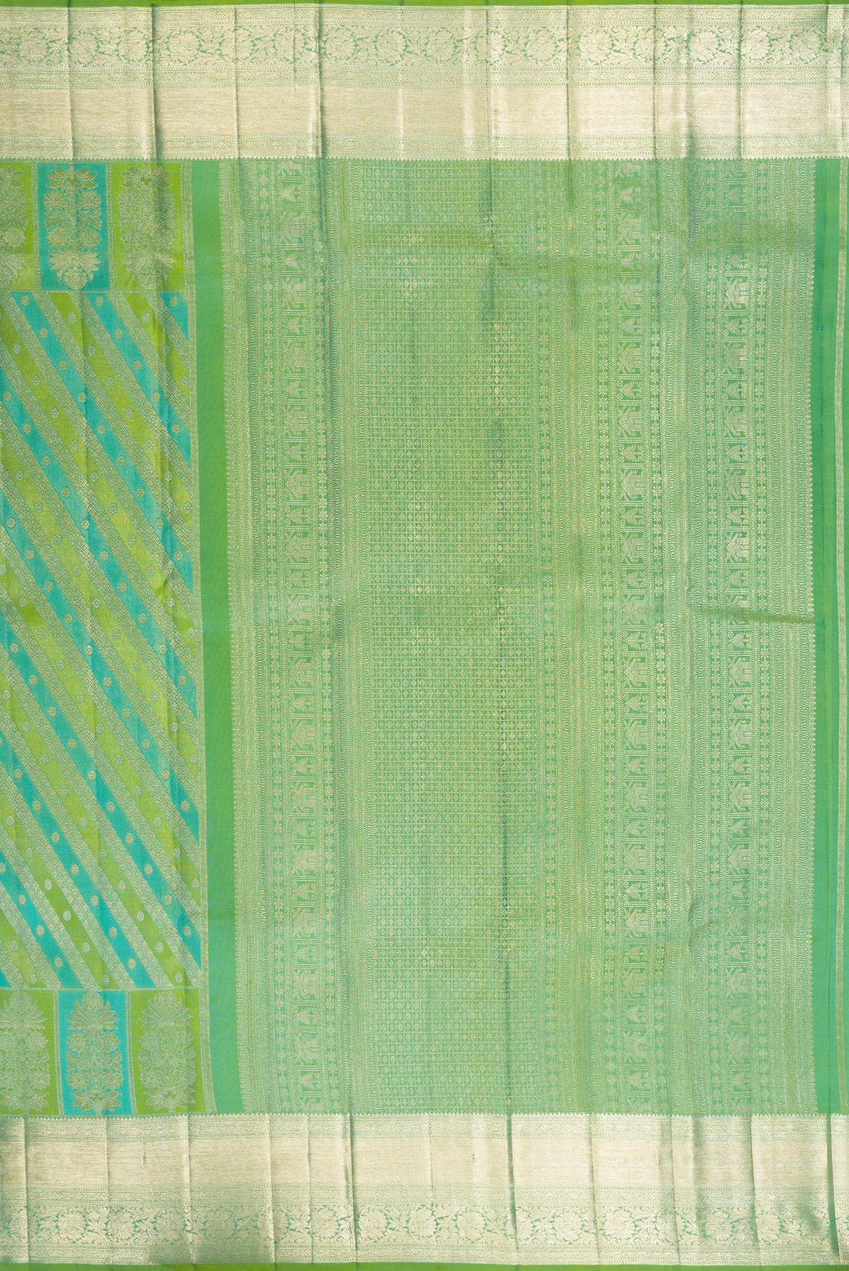 Close up image of the pallu of Pure Silk Green Dual Tone Kanjivaram Saree with Zari Brocade on the body and Zari Border. 