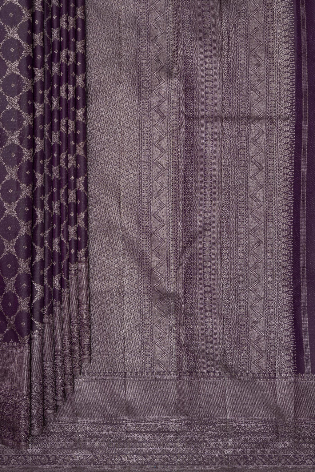 Pleats and pallu of Pure Silk Burgundy Dual Tone Kanjivaram Saree with Zari Brocade on the body and Fancy Border. 